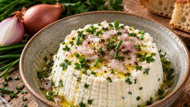 Découvrir la recette Faisselle fraîche assaisonnée aux herbes et échalotes