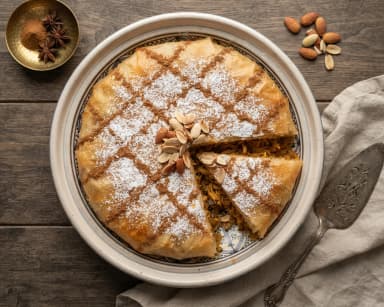Découvrir la recette Tourte marocaine au poulet et aux amandes