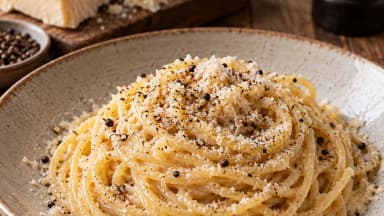 Découvrir la recette Spaghettis au pecorino et au poivre