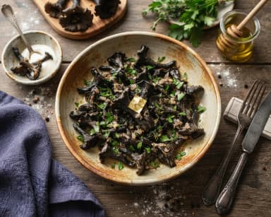 Découvrir la recette Trompettes de la mort en persillade